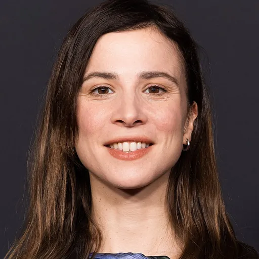 Portrait of Aylin Tezel