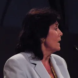 Portrait of Liz Lynne