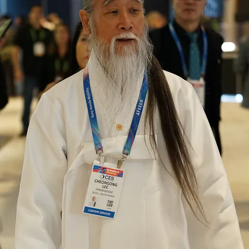 Portrait of Lee Cheon-gong