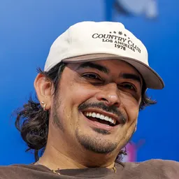 Portrait of Robbie Daymond