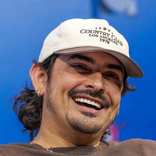 Portrait of Robbie Daymond