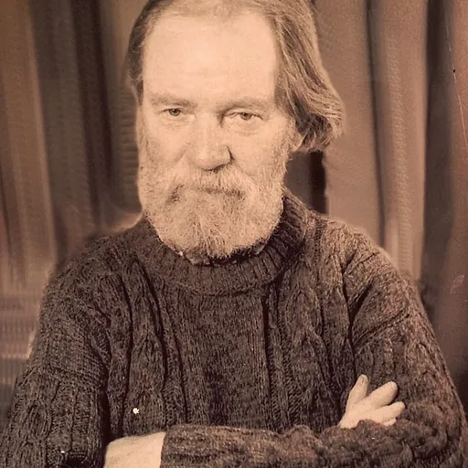 Portrait of Alex Salaueu