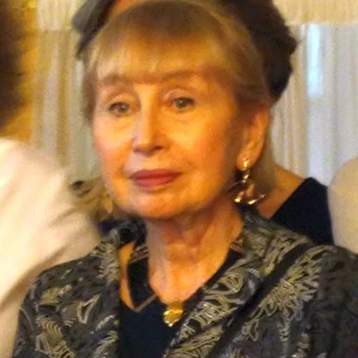 Portrait of Michèle Kahn