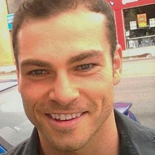 Portrait of Shawn Roberts
