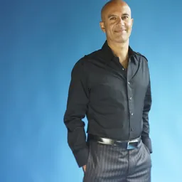 Portrait of Robin Sharma
