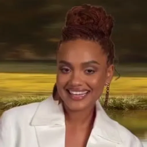 Portrait of Kiersey Clemons