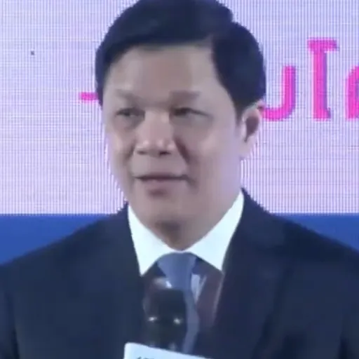 Portrait of Vitai Ratanakorn