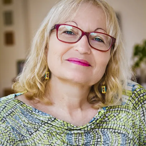 Portrait of Edna Shemesh