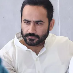 Portrait of Meet Hayer