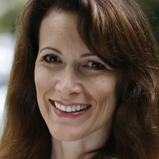 Portrait of Hope Edelman