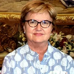 Portrait of Isaura Leal