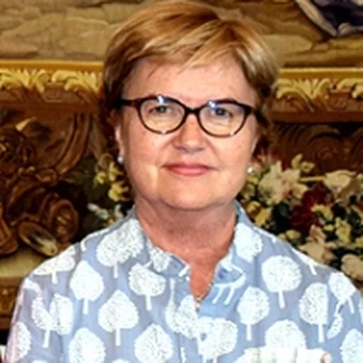 Portrait of Isaura Leal