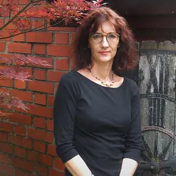 Portrait of Veronika Simoniti