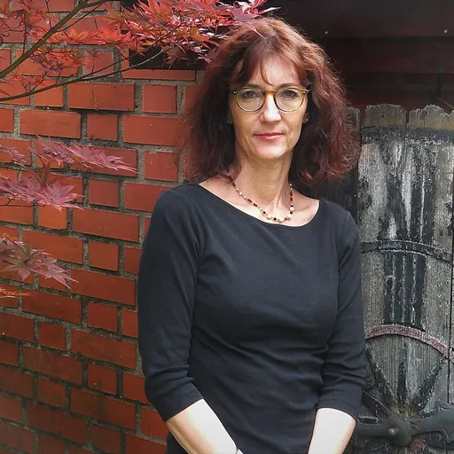 Portrait of Veronika Simoniti