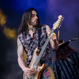Portrait of Nuno Bettencourt