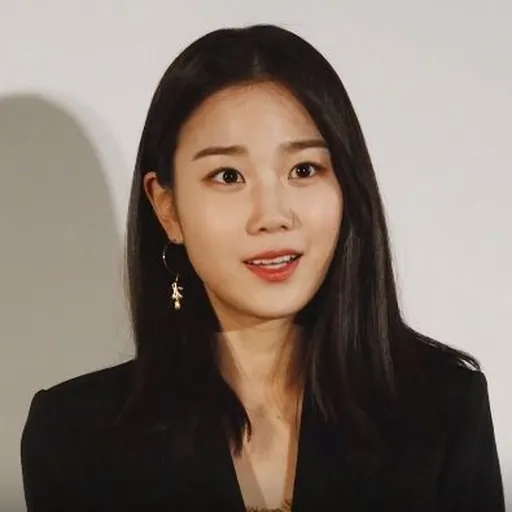 Portrait of Jang Hui-ryoung