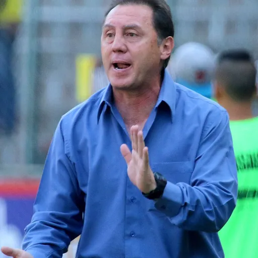 Portrait of Álex Aguinaga
