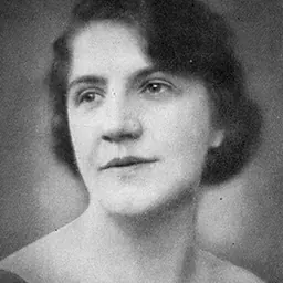 Portrait of Lisa Steier