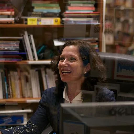 Portrait of Amy Waldman