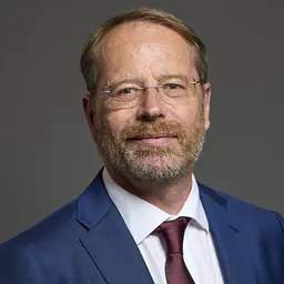 Portrait of Andy MacNae