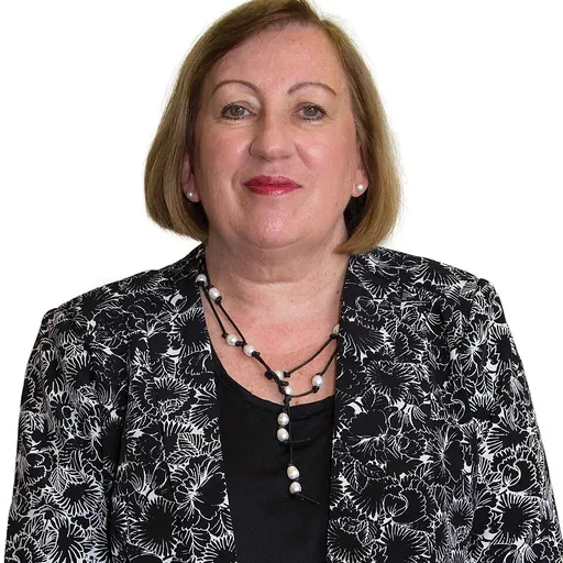 Portrait of Jennifer Stow