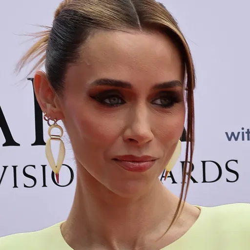 Portrait of Una Healy
