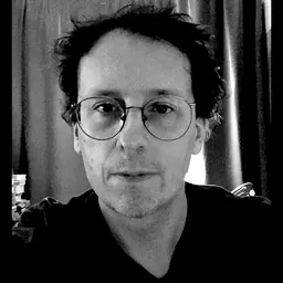 Portrait of Simon Stringer