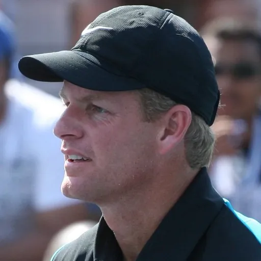 Portrait of Mark Knowles
