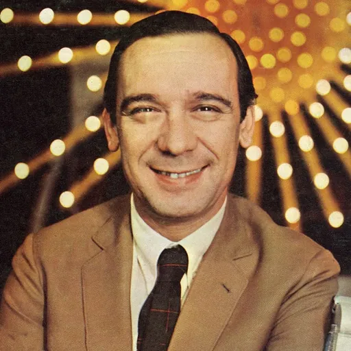 Portrait of Raul Solnado