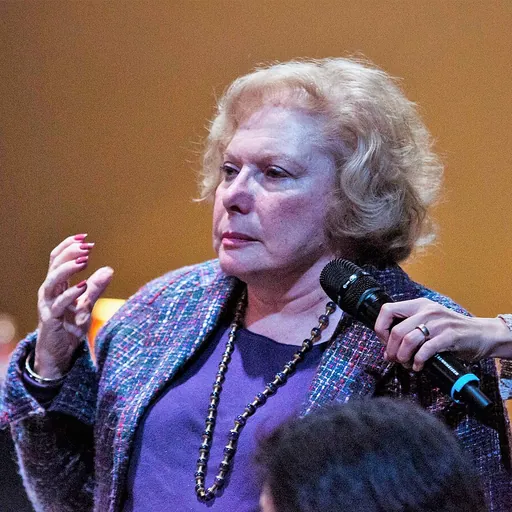 Portrait of Linda Deutsch