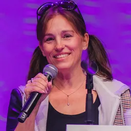 Portrait of Amy Jo Johnson