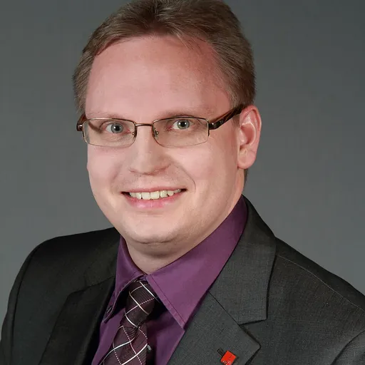 Portrait of Dennis Maelzer