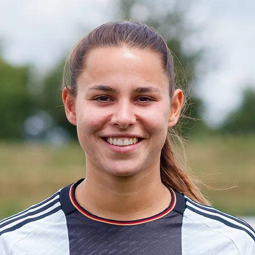 Portrait of Lena Oberdorf