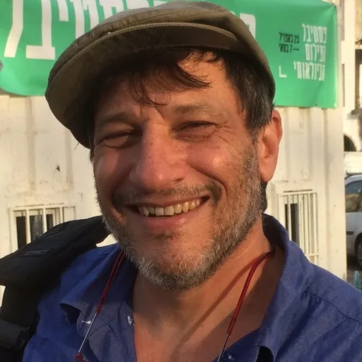 Portrait of Noah Efron