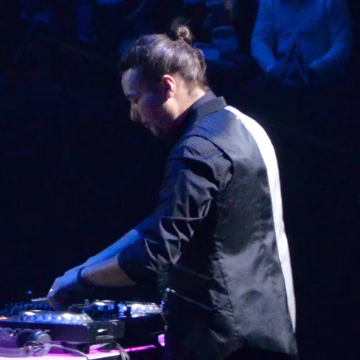Portrait of Vanotek