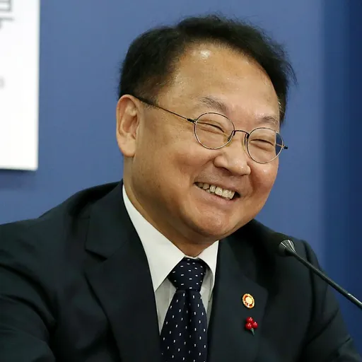 Portrait of Yoo Il-ho