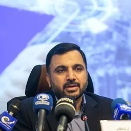 Portrait of Issa Zarepour