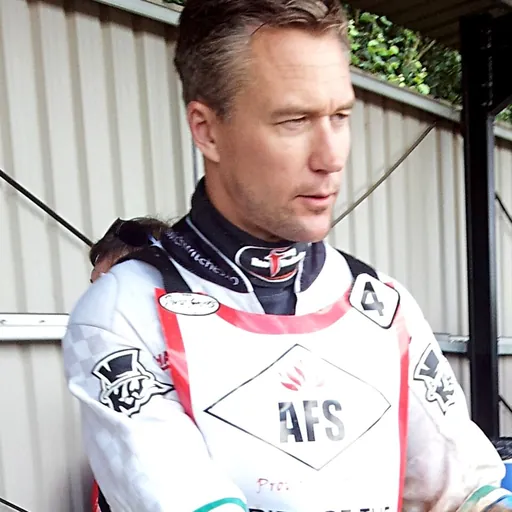 Portrait of Leigh Lanham