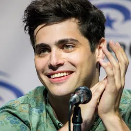 Portrait of Matthew Daddario