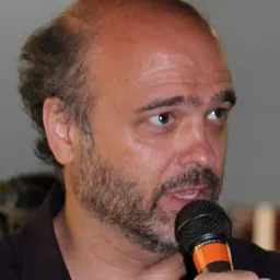 Portrait of Scott Adsit