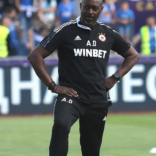 Portrait of Alex Dyer