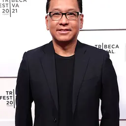 Portrait of Derek Nguyen