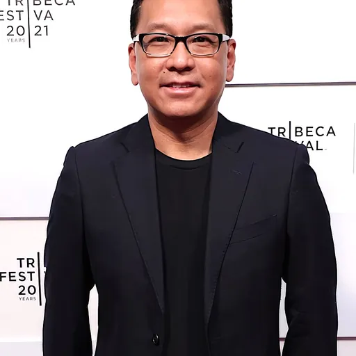 Portrait of Derek Nguyen
