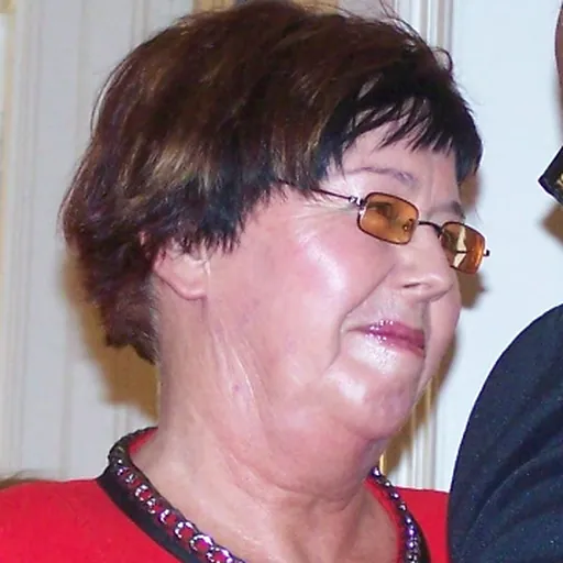 Portrait of Diane Menzies