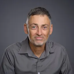 Portrait of Shlomi Arnon
