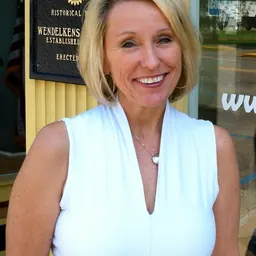Portrait of Jennifer Garrison