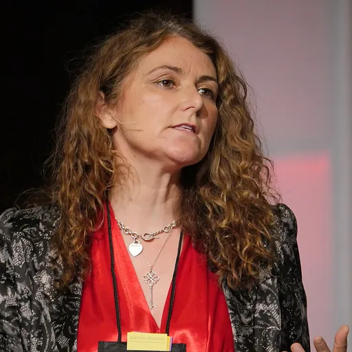 Portrait of Jennifer Gunter