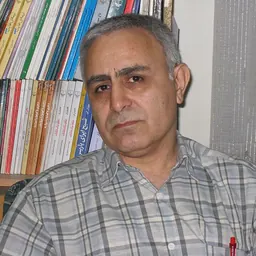 Portrait of Hossein Sanapour