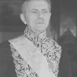 Portrait of Hossein Alâ