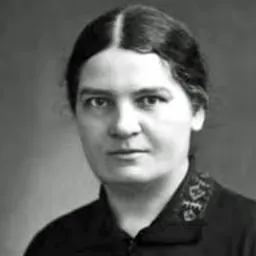 Portrait of Mandi Hannula